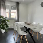 Elegante In Mit Balkon, Zentral, Bahnhof Nah, Phantasialand Bruehl Bei Cologne Appartamento Erftstadt