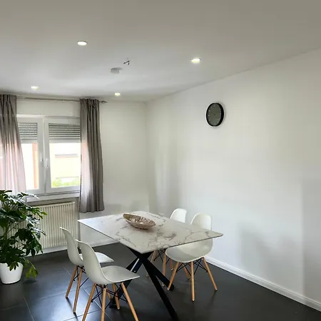 Elegante In Mit Balkon, Zentral, Bahnhof Nah, Phantasialand Bruehl Bei Cologne アパート
