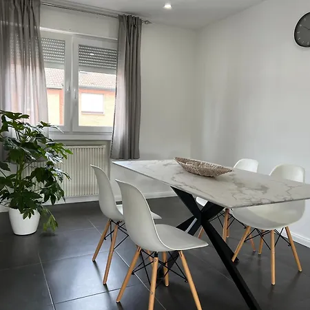 Elegante In Mit Balkon, Zentral, Bahnhof Nah, Phantasialand Bruehl Bei Cologne アパート エアフトシュタット